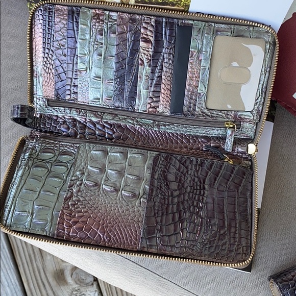 NWT Brahmin Skyler Ombre Quartz Wallet - Picture 4 of 9